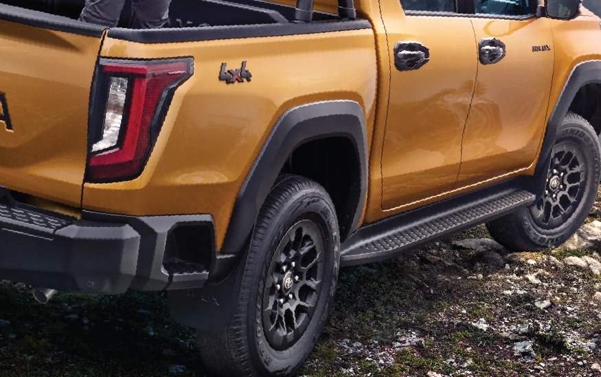 New Toyota Hilux Side Profile