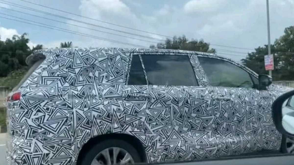 Toyota Innova hycross Facelift 2026
