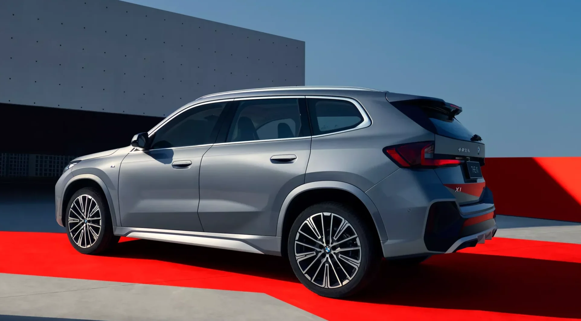 BMW X1 LWB Side Profile